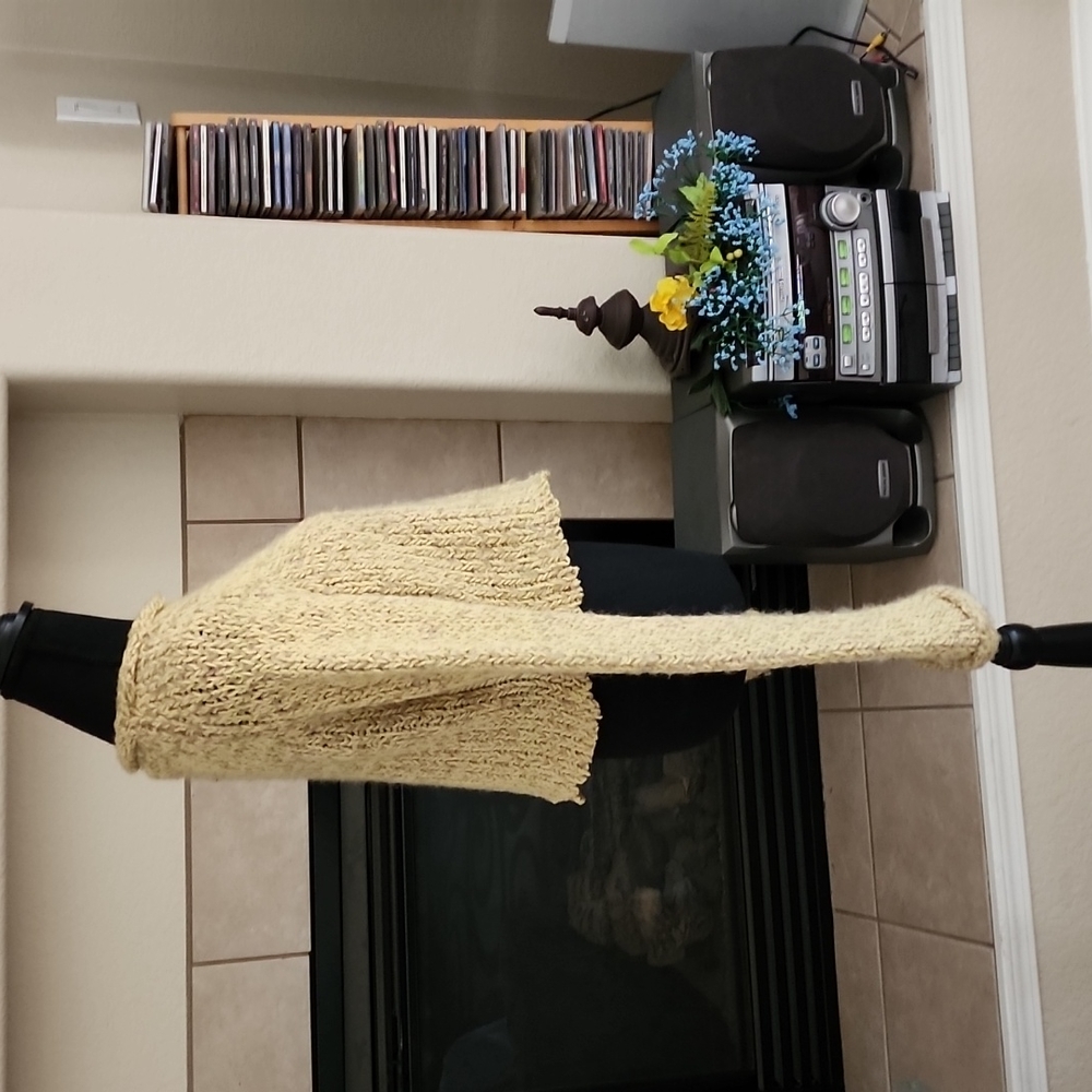 Sweater - Picture 4 of 4